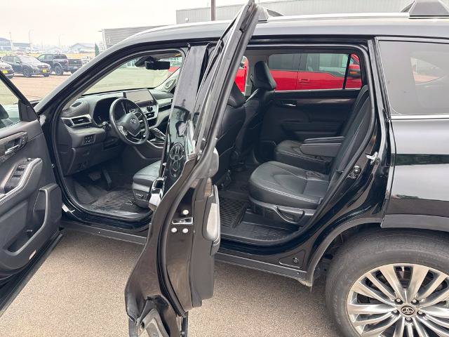 Used 2023 Toyota Highlander Platinum AWD/4WD image 7