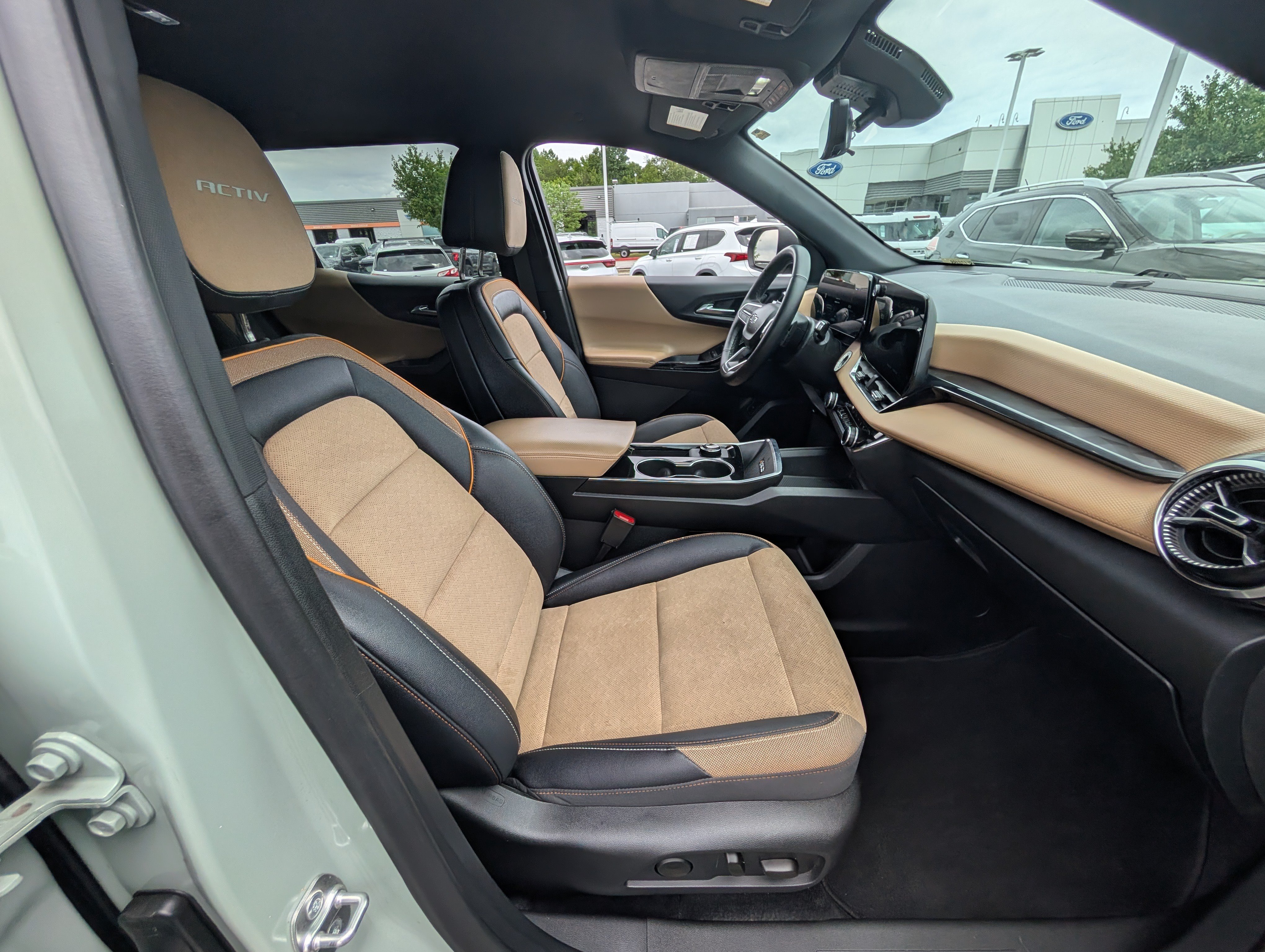 Used 2025 Chevrolet Equinox ACTIV w/ Safety and Technology Package AWD/4WD image 10