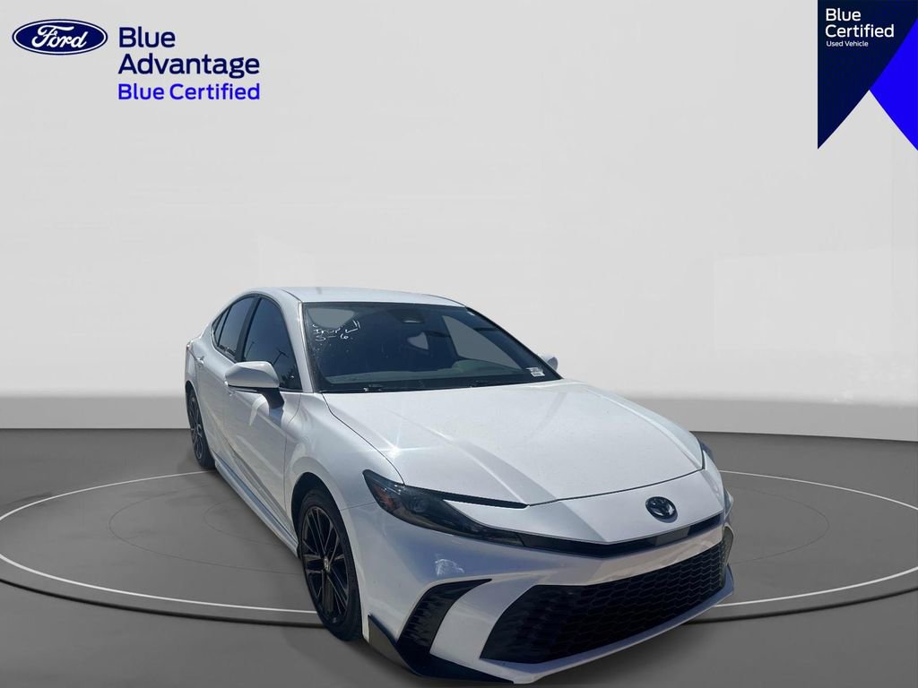 Used 2025 Toyota Camry SE FWD image 3