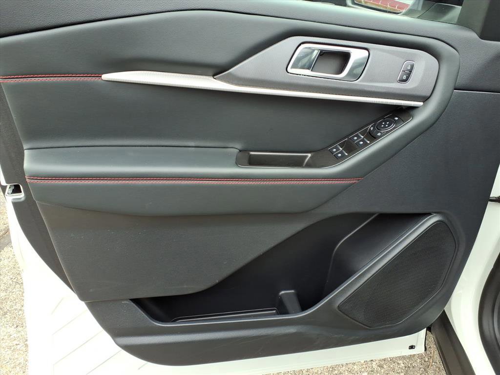 Certified 2025 Ford Explorer ST-Line image 15