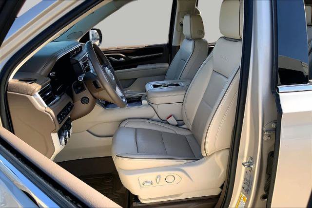 Used 2022 GMC Yukon XL Denali w/ Denali Premium Package RWD image 8