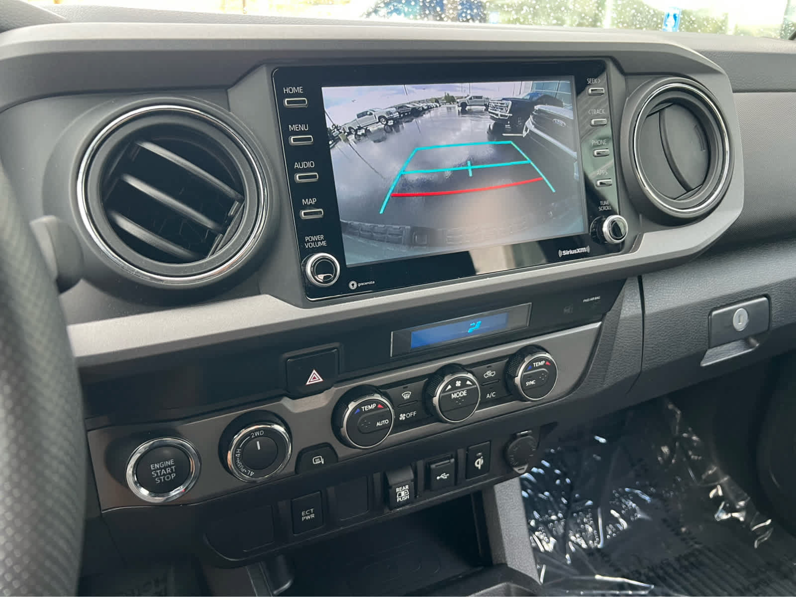 Used 2022 Toyota Tacoma TRD Off-Road AWD/4WD image 21