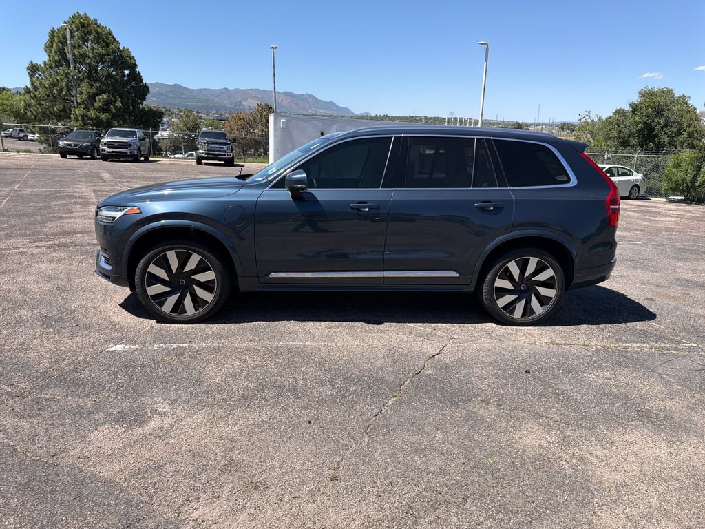Used 2023 Volvo XC90 T8 Ultimate w/ Lounge Package AWD/4WD image 3