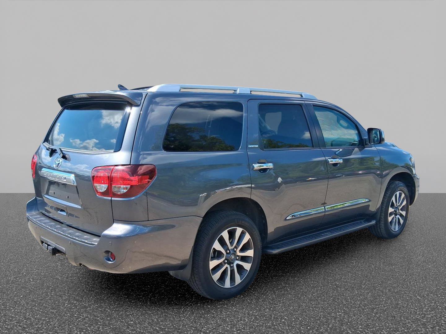 Used 2019 Toyota Sequoia Limited w/ Safety & Convenience Package AWD/4WD image 4