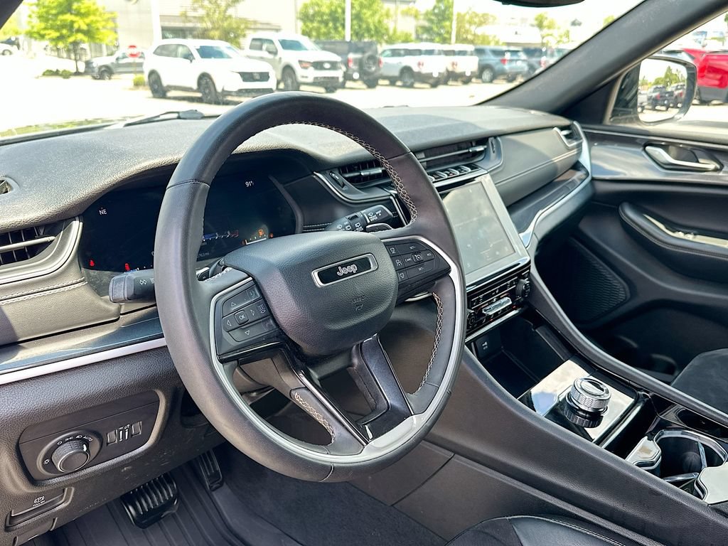 Used 2023 Jeep Grand Cherokee L Laredo RWD image 10