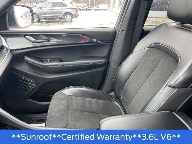 Used 2023 Jeep Grand Cherokee L Laredo image 38