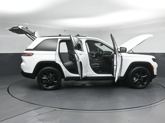Used 2023 Jeep Grand Cherokee Limited w/ Black Appearance Package AWD/4WD image 59