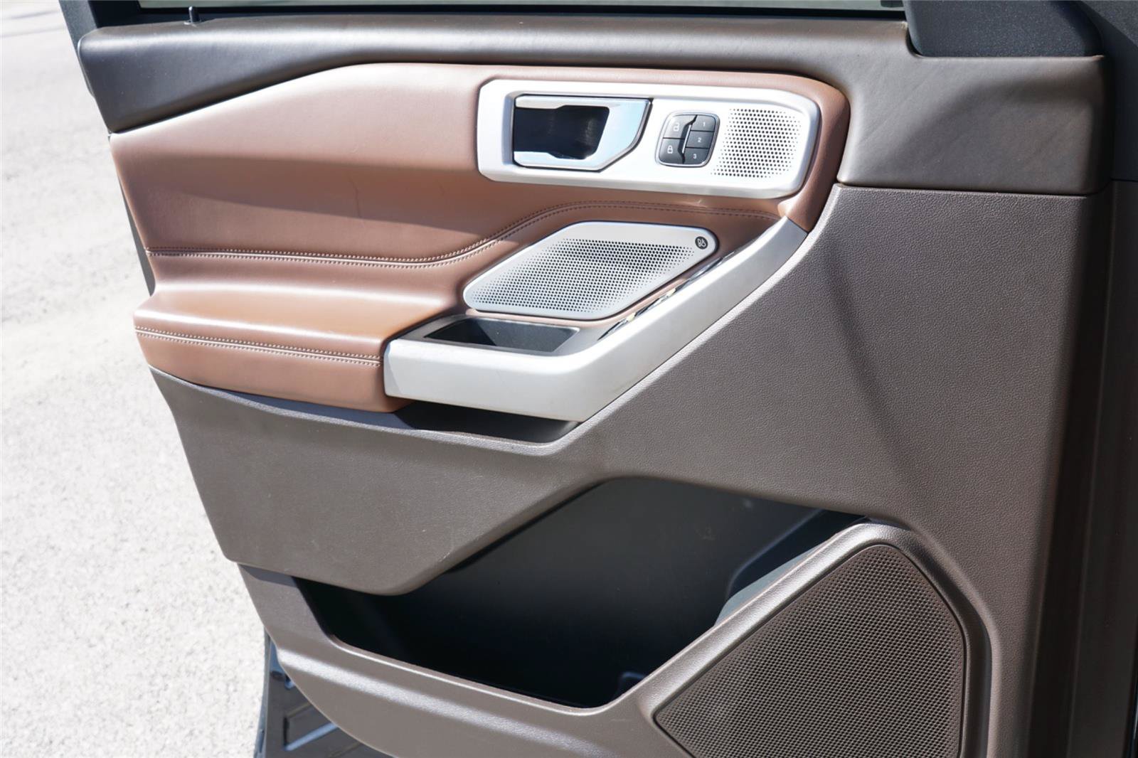 Certified 2021 Ford Explorer King Ranch w/ Premium Technology Package AWD/4WD image 18