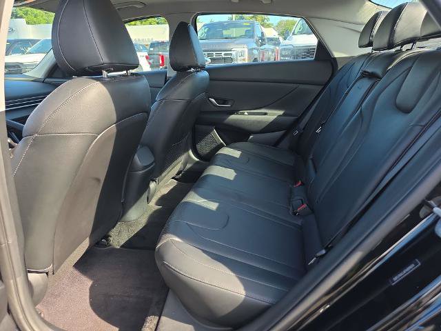 Used 2023 Hyundai Elantra Limited FWD image 17