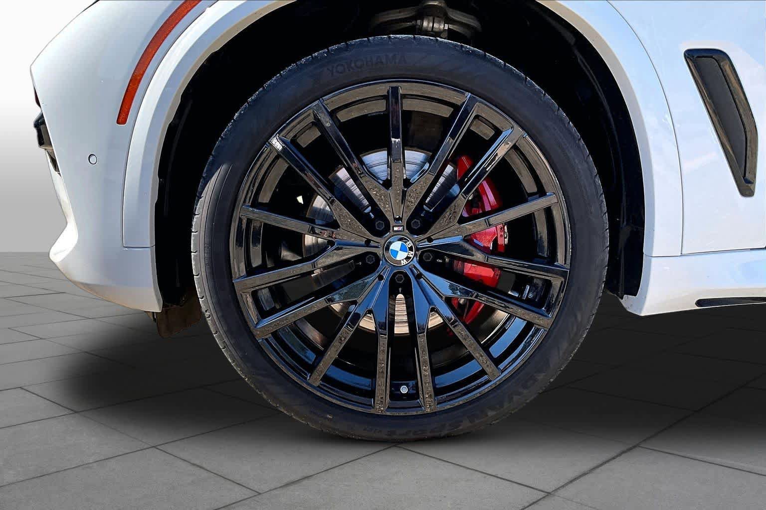 Used 2022 BMW X5 xDrive40i w/ M Sport Package AWD/4WD image 14