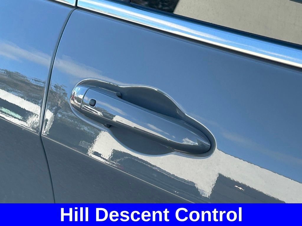 Used 2020 Jeep Cherokee Latitude Plus w/ Comfort/Convenience Group AWD/4WD image 20