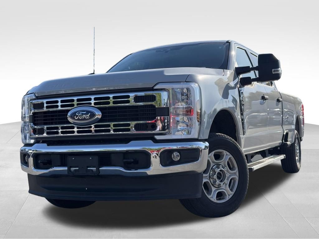 Certified 2025 Ford F250 XLT AWD/4WD image 3