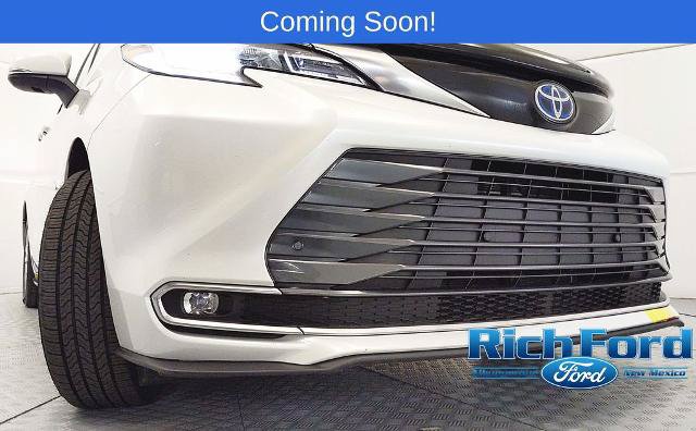 Used 2025 Toyota Sienna Limited AWD/4WD image 28