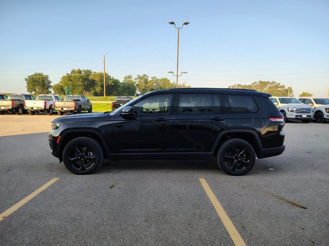 Used 2023 Jeep Grand Cherokee L Laredo AWD/4WD image 4