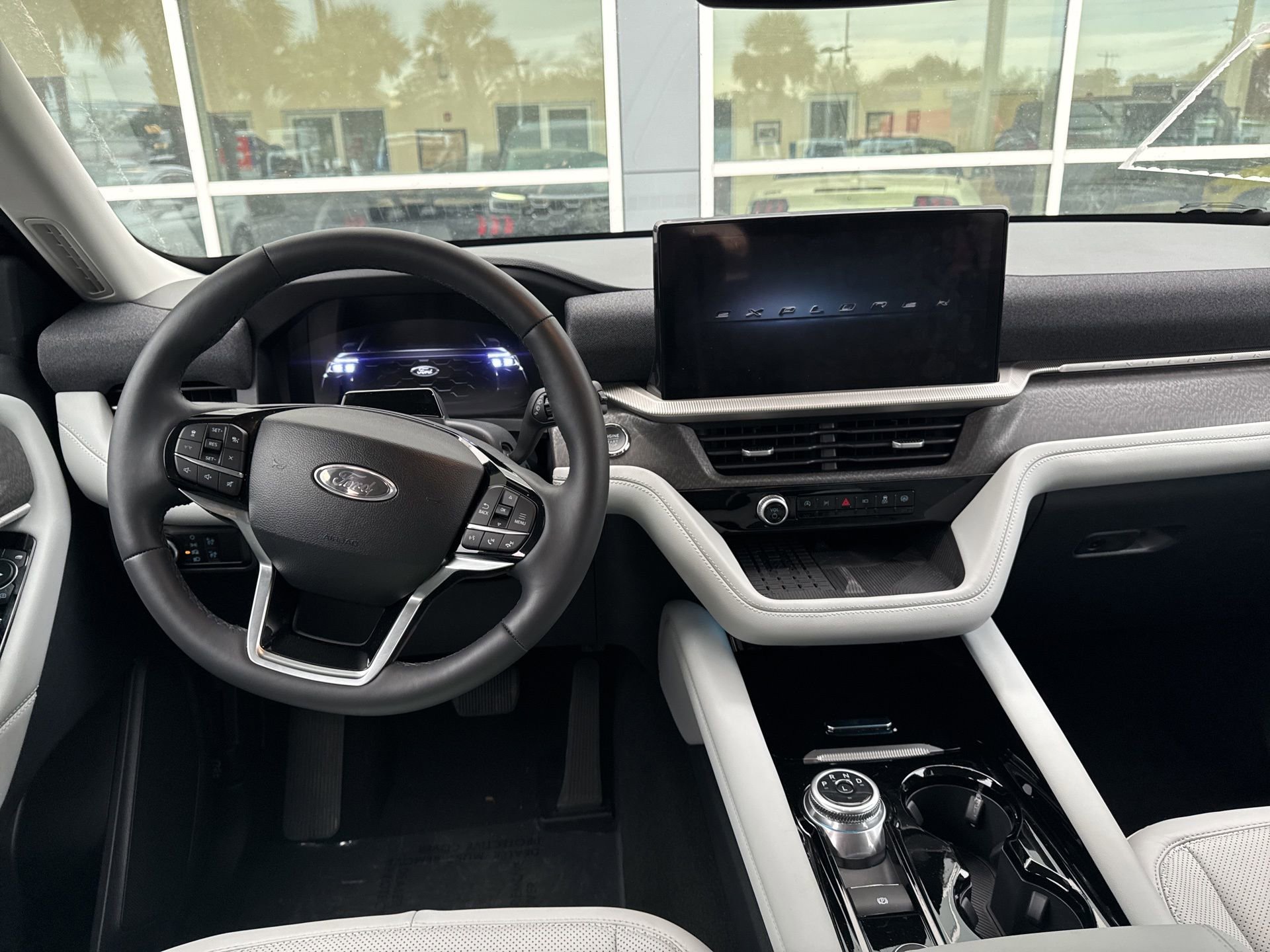 Certified 2025 Ford Explorer Platinum w/ LUX Leather Package image 10