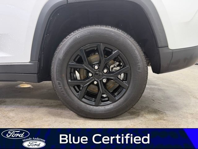 Used 2024 Jeep Grand Cherokee Altitude AWD/4WD image 8