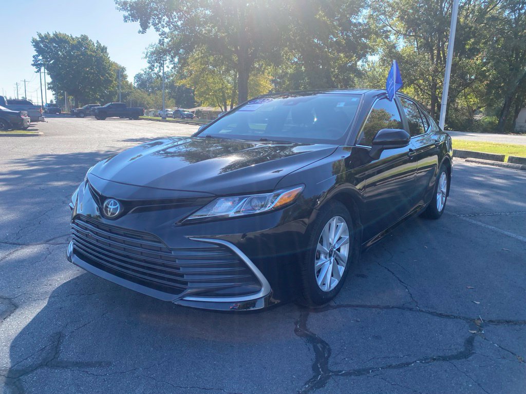 Used 2023 Toyota Camry LE FWD image 3