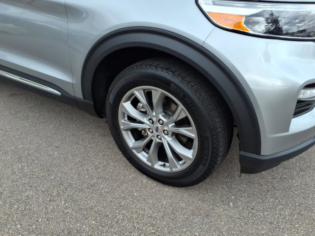 Certified 2023 Ford Explorer XLT w/ Equipment Group 202A image 5