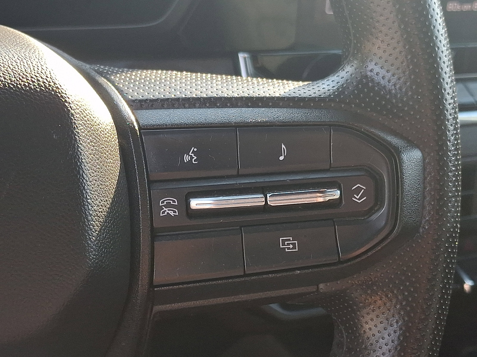 Used 2023 Chevrolet Colorado W/T RWD image 21