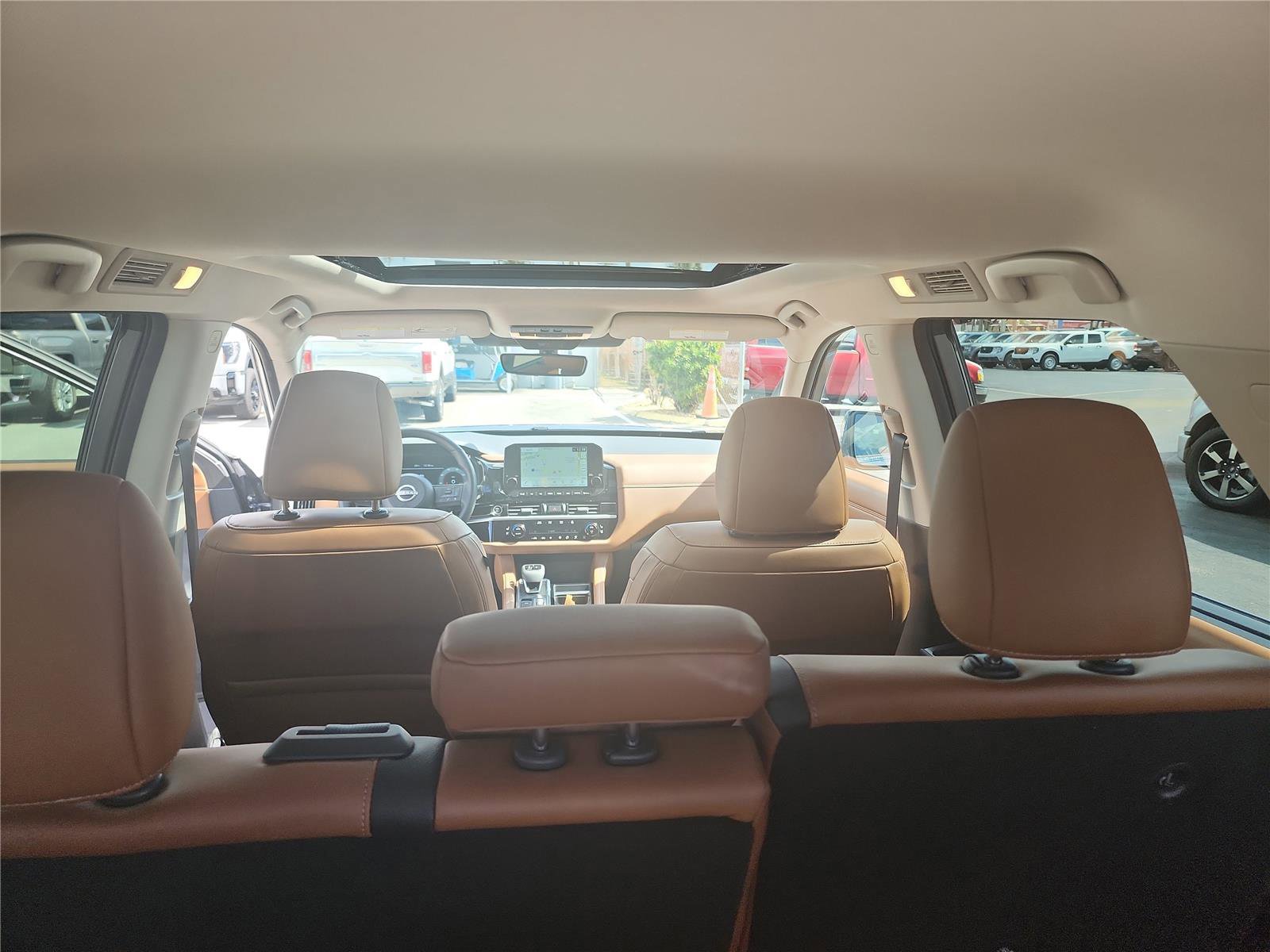 Used 2024 Nissan Pathfinder Platinum image 19