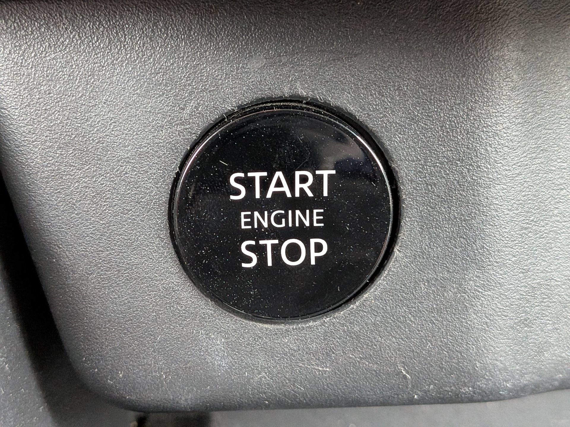 Used 2025 Nissan Rogue SV FWD image 30