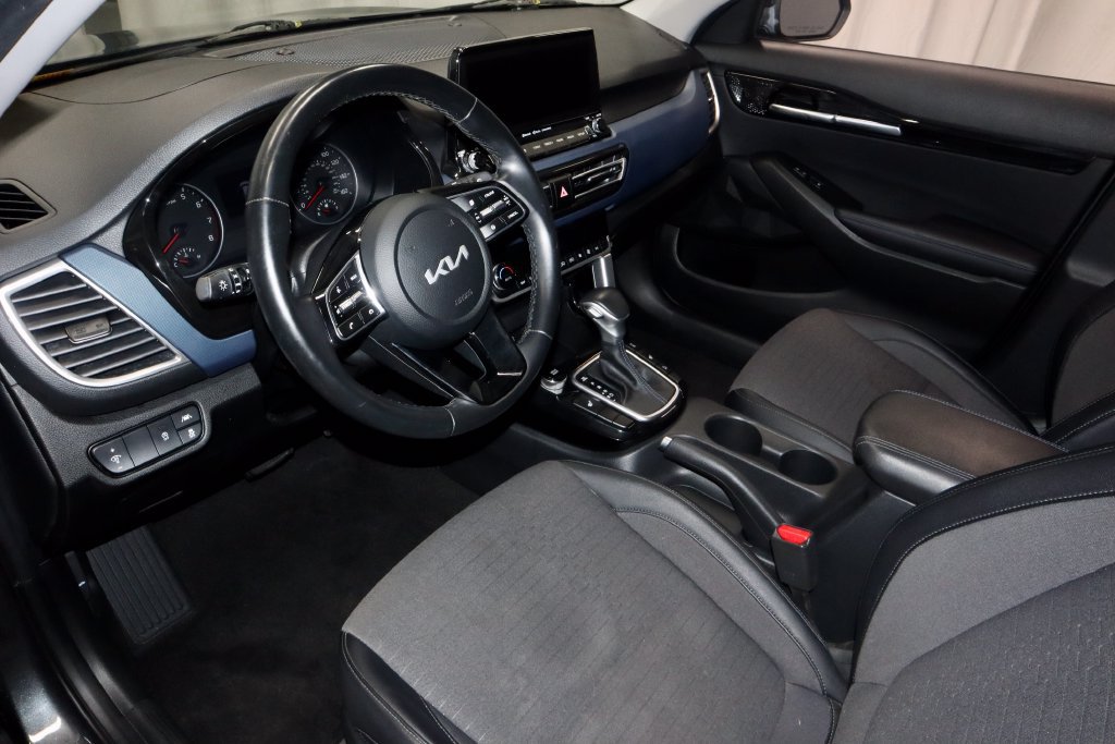 Used 2023 Kia Seltos S w/ Navigation Package AWD/4WD image 25