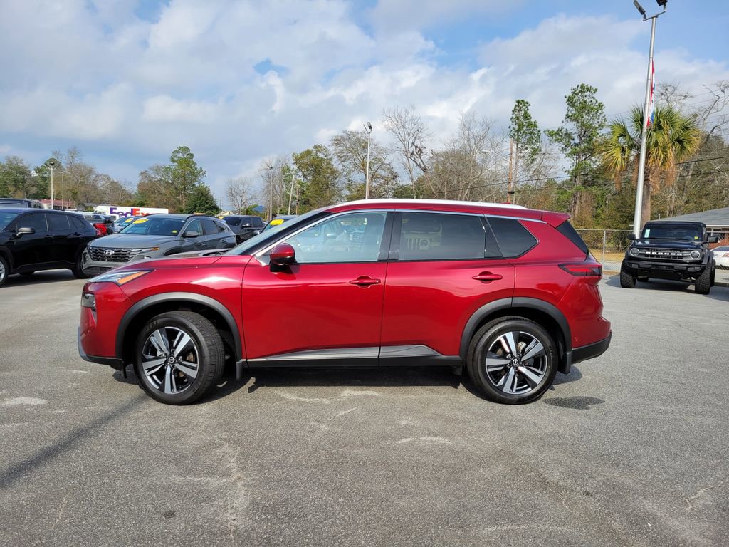 Used 2025 Nissan Rogue SL w/ SL Premium Package image 2