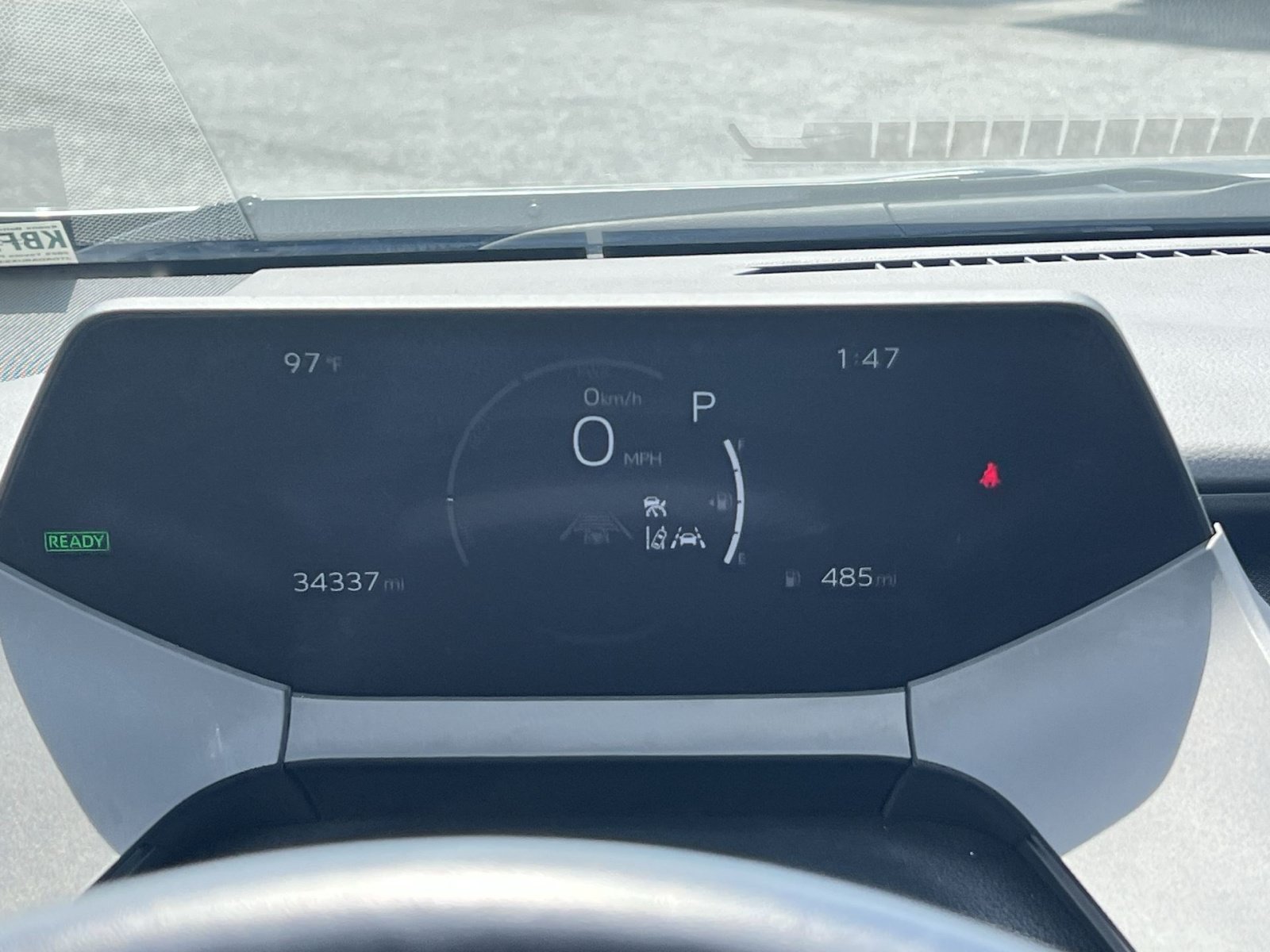 Used 2025 Toyota Prius LE AWD/4WD image 17