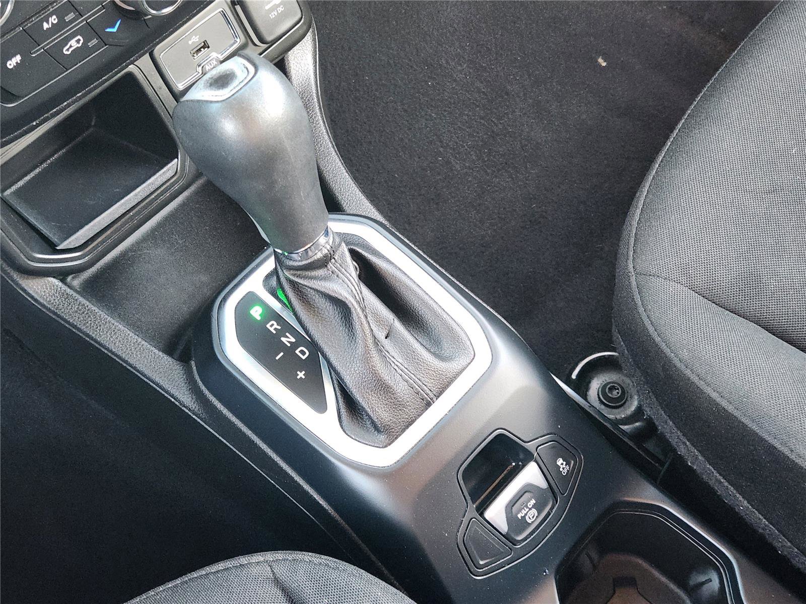 Used 2020 Jeep Renegade Latitude w/ Popular Equipment Group FWD image 27