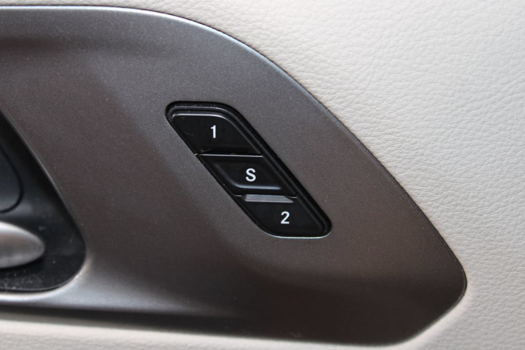 Used 2024 Chrysler Pacifica Touring-L FWD image 41
