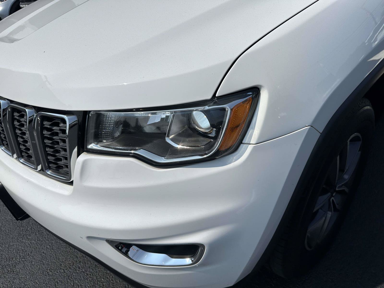 Used 2019 Jeep Grand Cherokee Limited AWD/4WD image 9