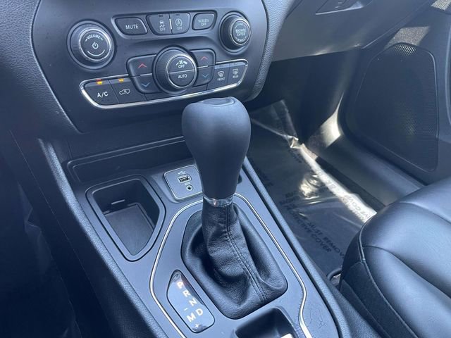 Used 2019 Jeep Cherokee Latitude Plus w/ Comfort/Convenience Group FWD image 23