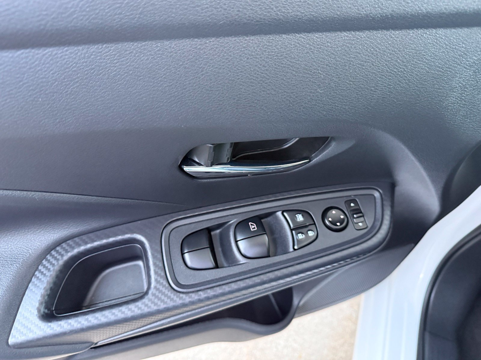 Used 2024 Nissan Versa SV FWD image 14