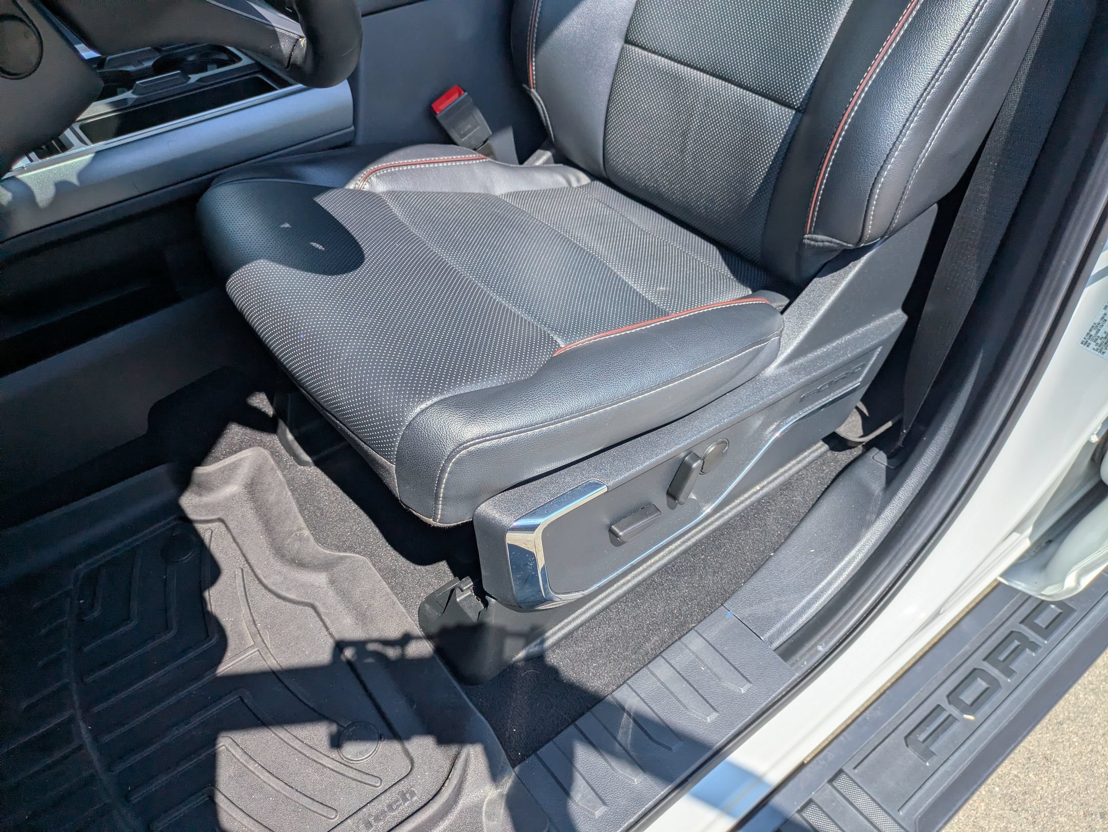 Certified 2023 Ford F250 Lariat w/ Black Appearance Package AWD/4WD image 14