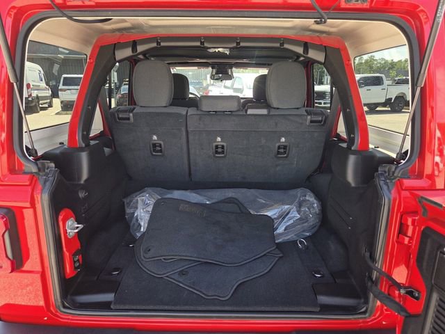 Used 2025 Jeep Wrangler Unlimited Sahara AWD/4WD image 19