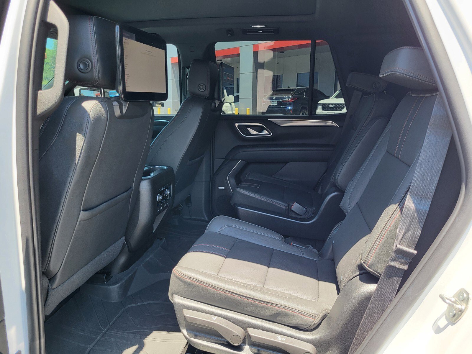 Used 2023 Chevrolet Tahoe RST w/ Luxury Package AWD/4WD image 17