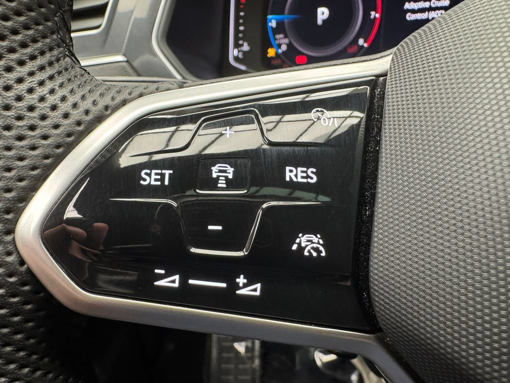 Used 2024 Volkswagen Tiguan SEL R-Line AWD/4WD image 15