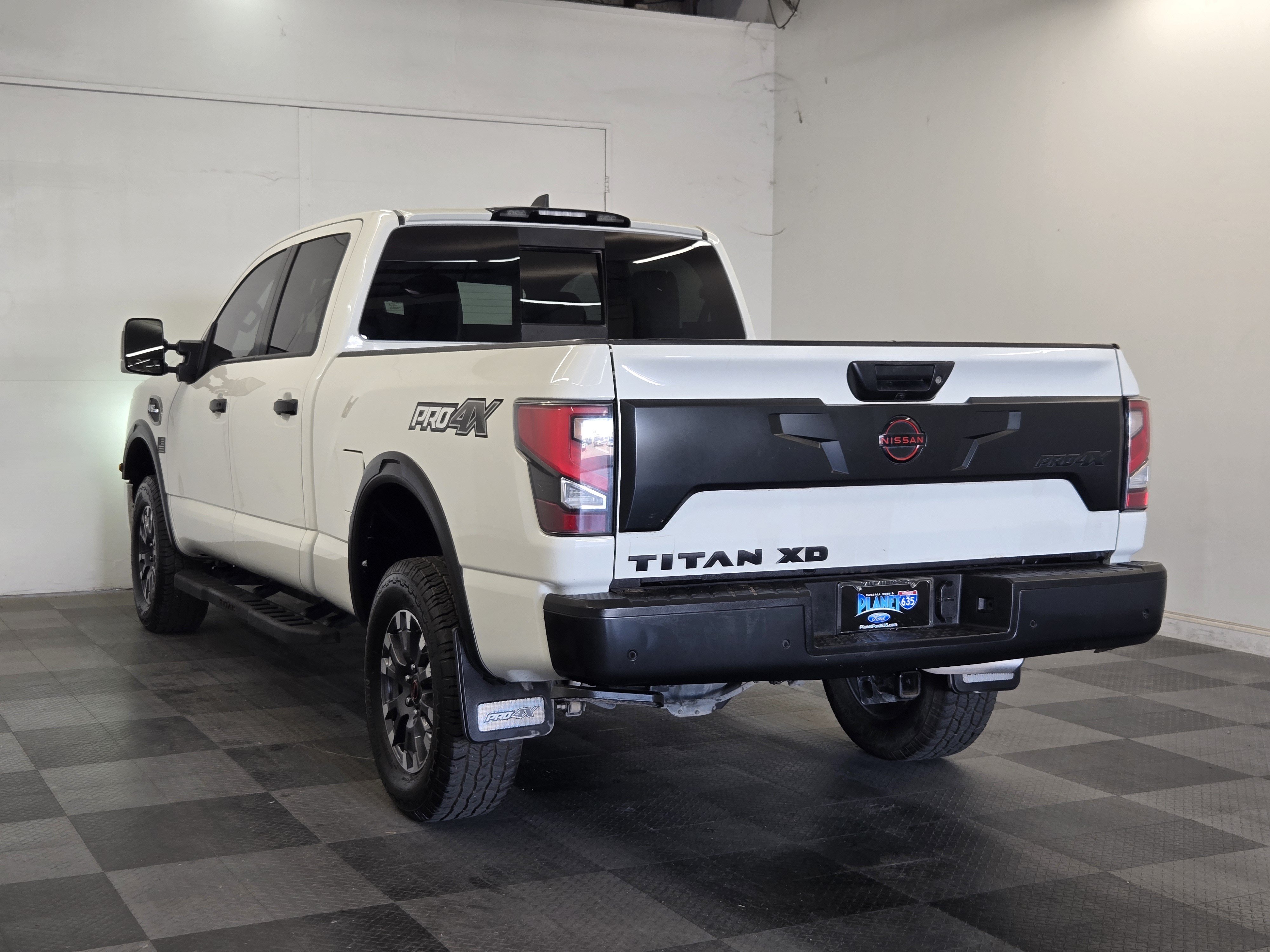 Used 2023 Nissan Titan PRO-4X w/ Pro-4x Convenience Package AWD/4WD image 5