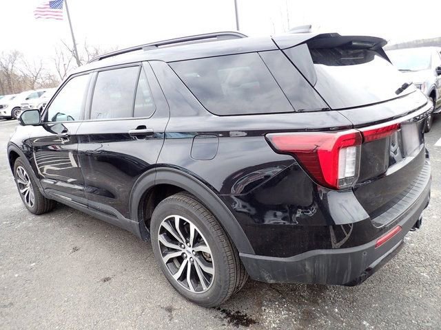 Certified 2025 Ford Explorer ST-Line image 5