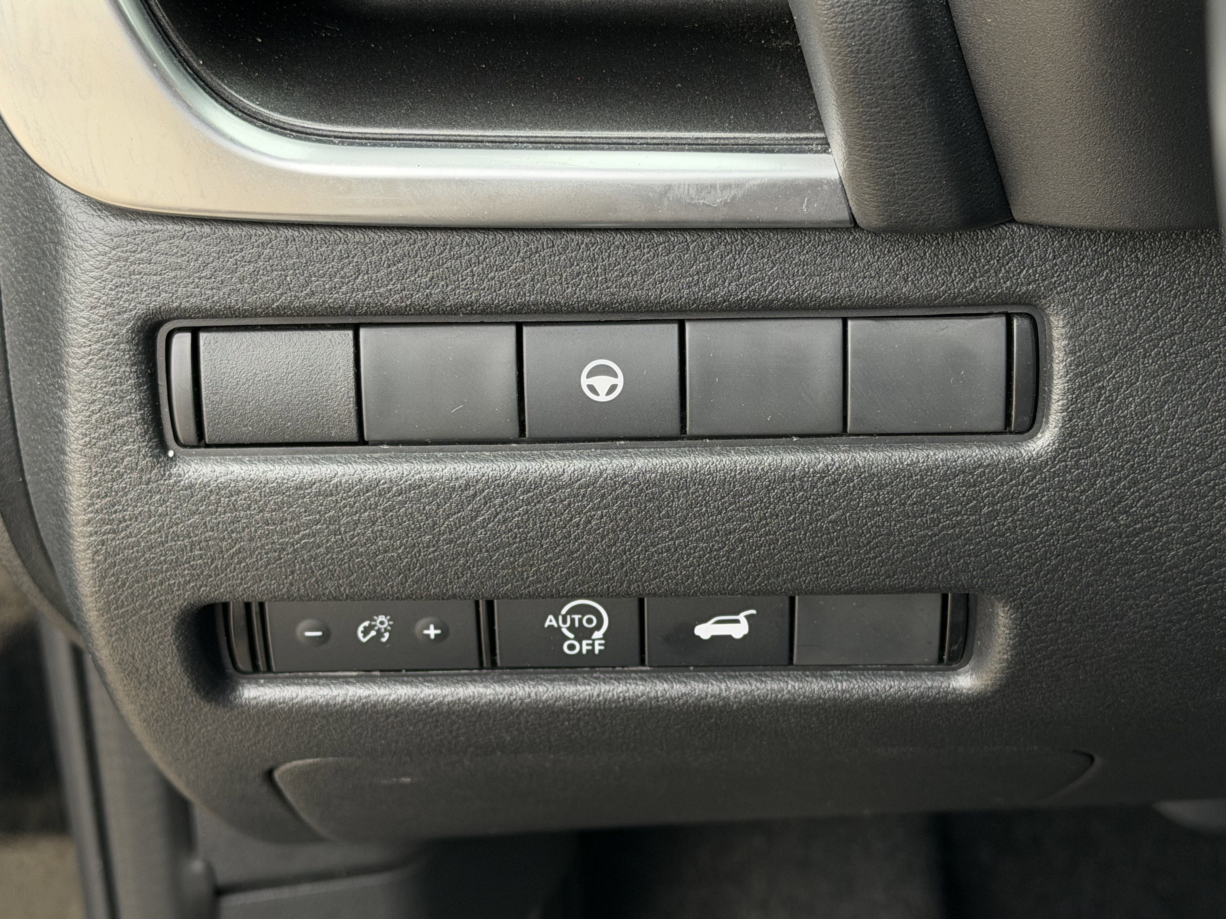 Used 2025 Nissan Rogue SV AWD/4WD image 23