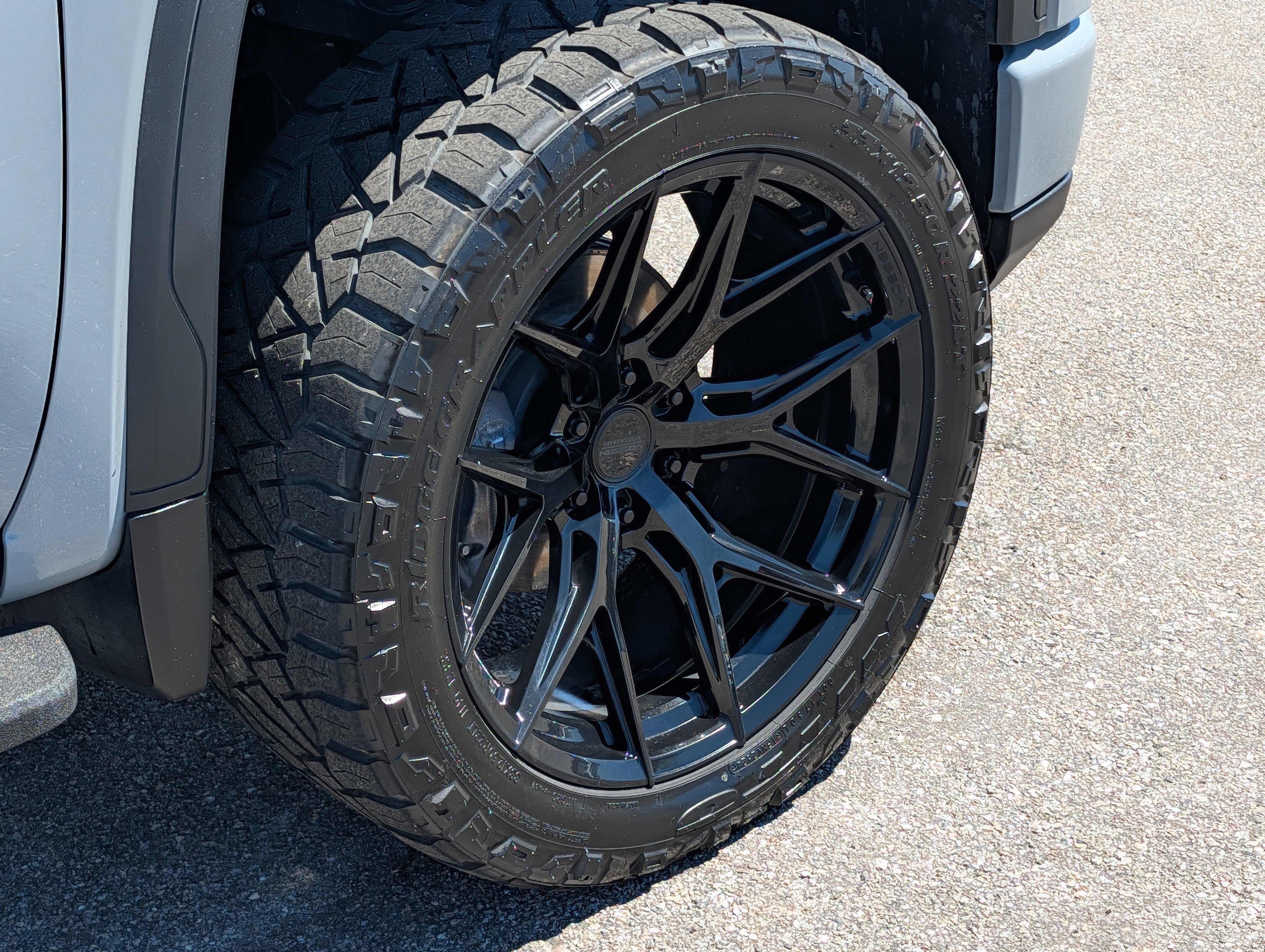 Used 2025 GMC Sierra 1500 AT4 w/ AT4 Premium Package image 13