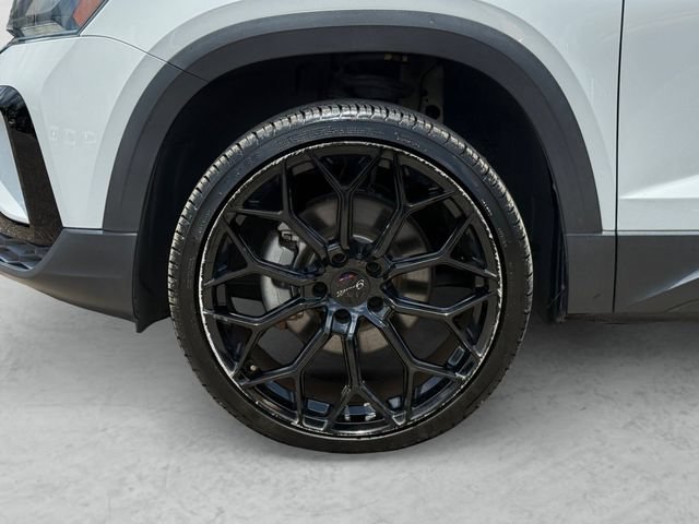 Used 2024 Volkswagen Taos SE FWD image 24
