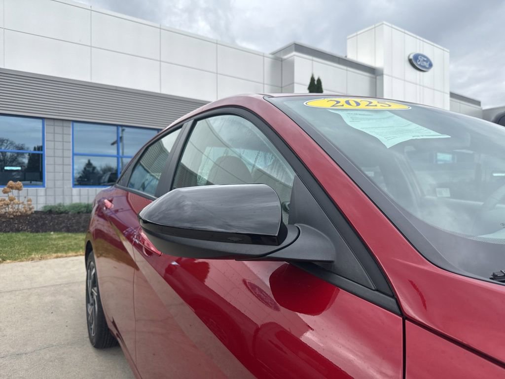 Used 2025 Hyundai Elantra Sport image 16