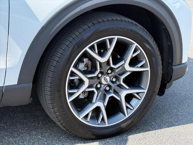 Certified 2025 Ford Explorer Platinum w/ Ultimate Package AWD/4WD image 9