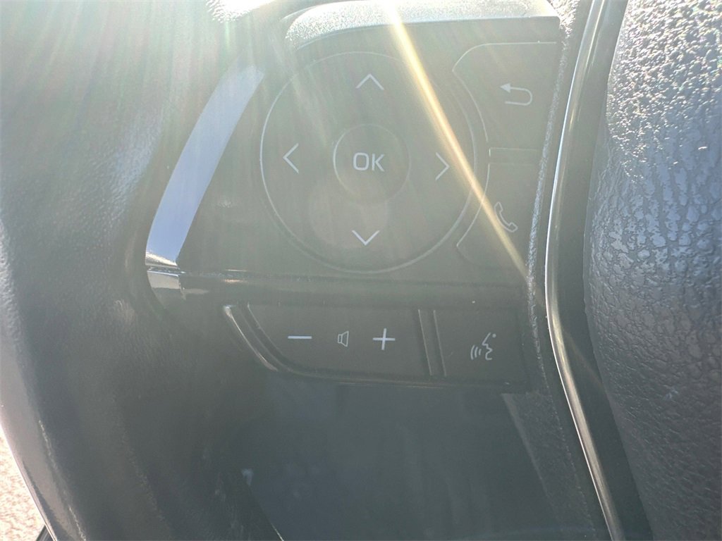 Used 2020 Toyota Camry SE image 24