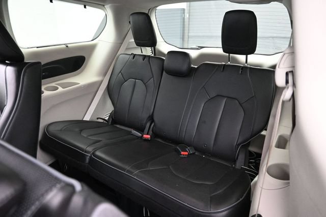 Used 2020 Chrysler Pacifica Limited FWD image 30