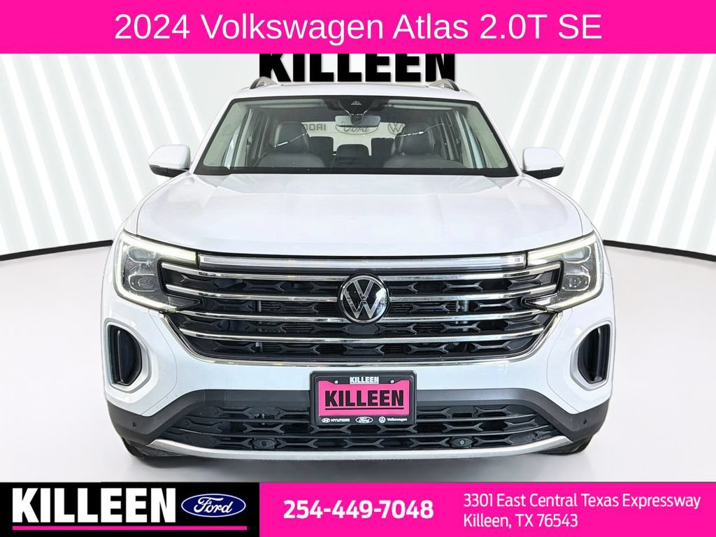 Used 2024 Volkswagen Atlas SE w/ Panoramic Sunroof Package FWD image 2