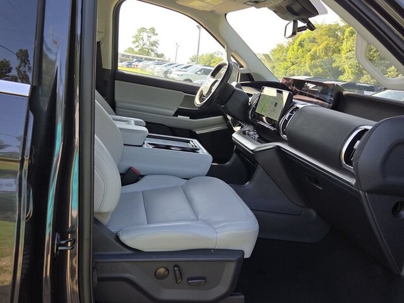 Certified 2025 Ford Expedition Platinum AWD/4WD image 16
