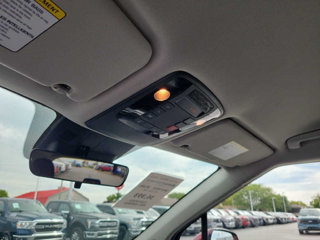 Used 2026 Kia Carnival FWD image 30