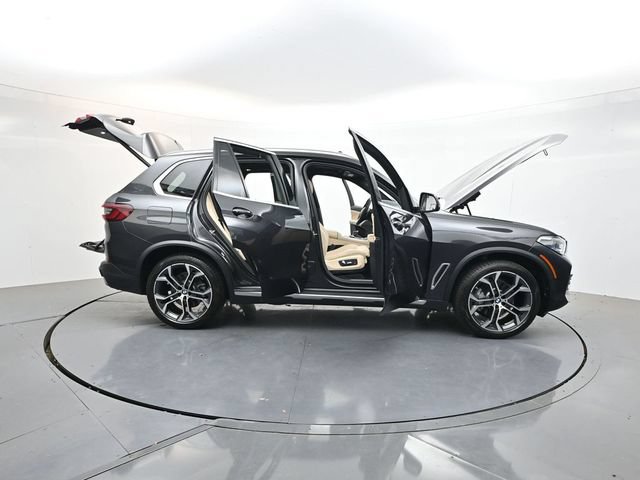 Used 2022 BMW X5 xDrive40i w/ Executive Package AWD/4WD image 58